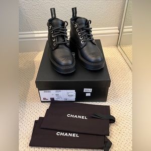 Chanel 20B Coco Mark Pearl CC Combat Lace Up Biker Ankle Boots-37